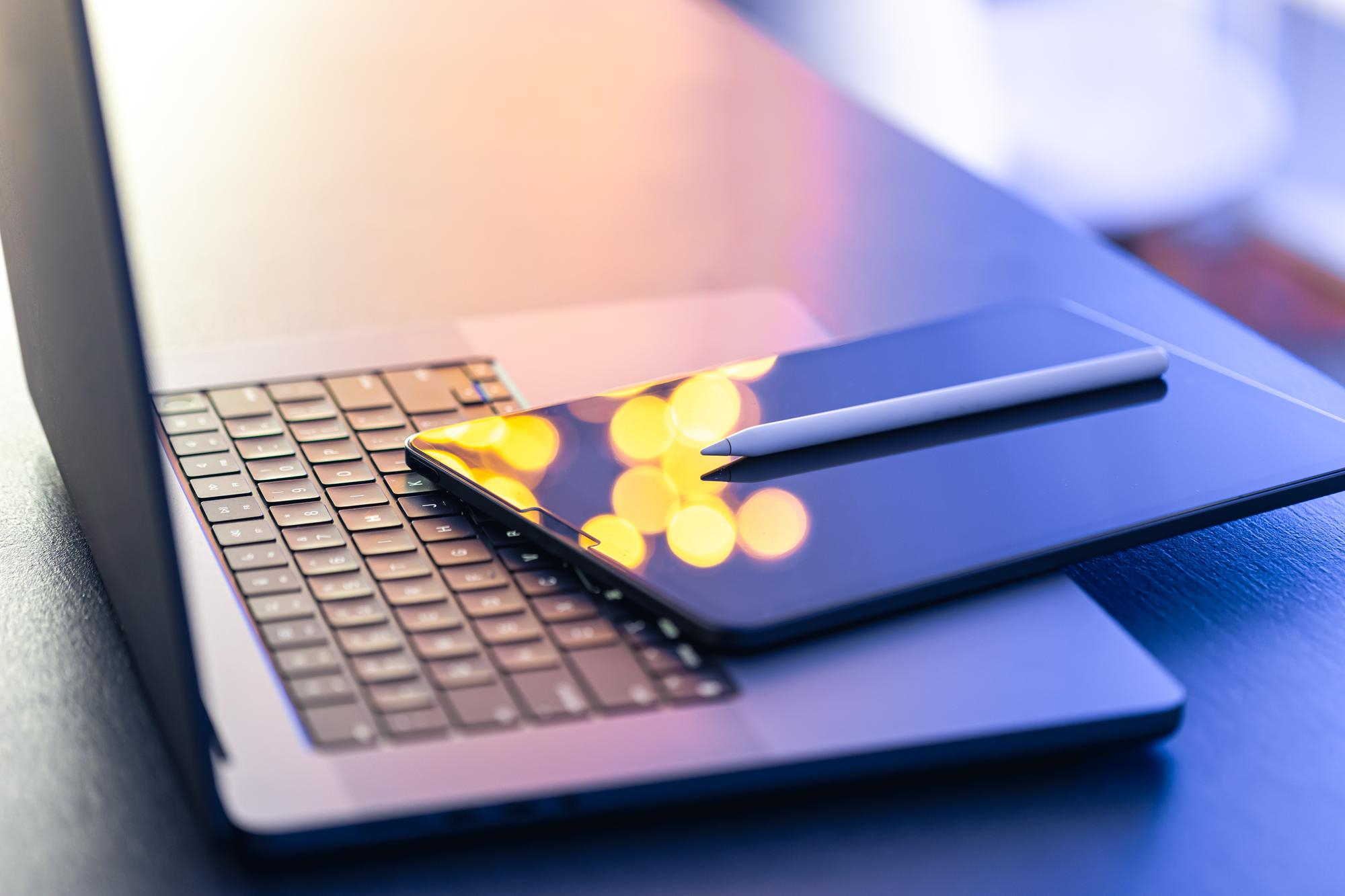 Aspects fiscaux et légaux pour celles qui gagnent de l’argent avec OnlyFans